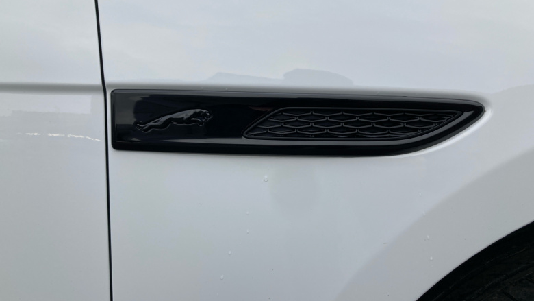 Jaguar F-Pace 2.0 D200 R-Dynamic Black 5dr Auto AWD Diesel Estate